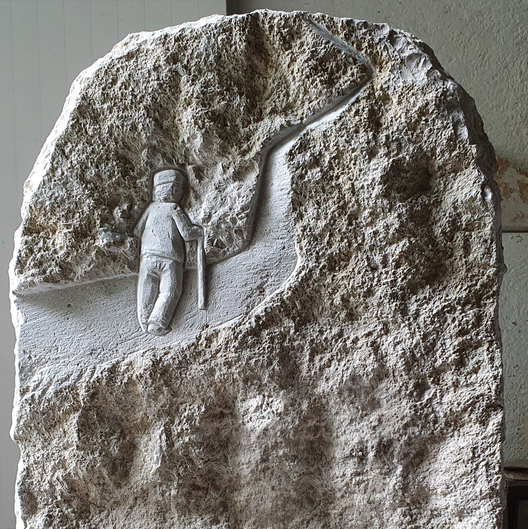 images/grabsteine/figuren/Wanderer.jpg#joomlaImage://local-images/grabsteine/figuren/Wanderer.jpg?width=1078&height=1080